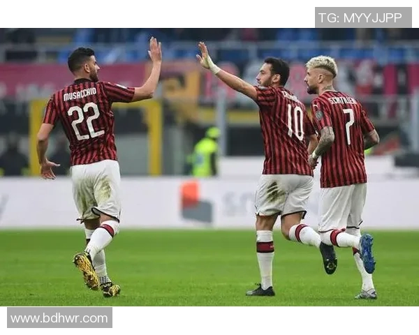 意甲赛场上恰尔汉奥卢精彩破门助力球队再创佳绩