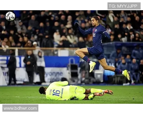 巴尔科拉在法甲赛场大放异彩助球队争夺冠军荣耀