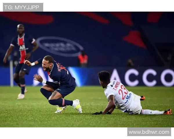 巴黎圣日耳曼宣布签下巴西后卫马切洛，强化防线实力助攻夺冠！